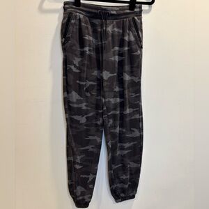Athleta Girl Camo Warm Up Joggers Size Large